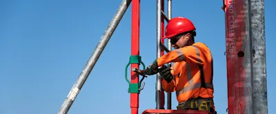 Un compagnon sur un chantier