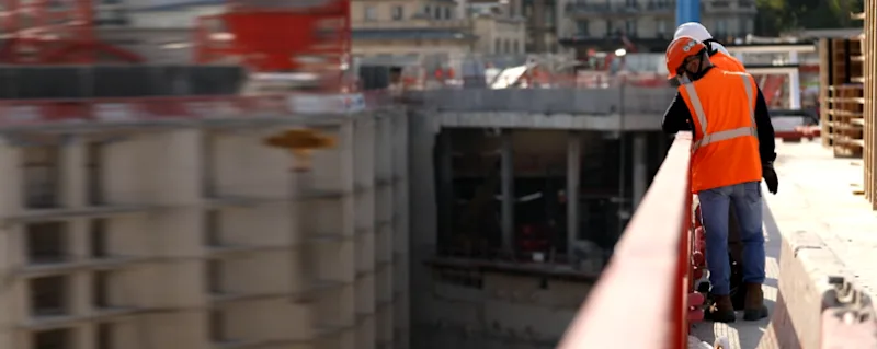 Deux compagnons sur un chantier du BTP