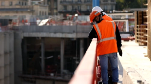 Une équipe qui travaille sur l'évaluation des risques
